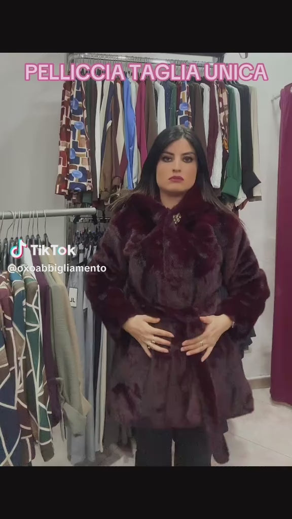 Pelliccia donna elegante con vestibilità regolare
