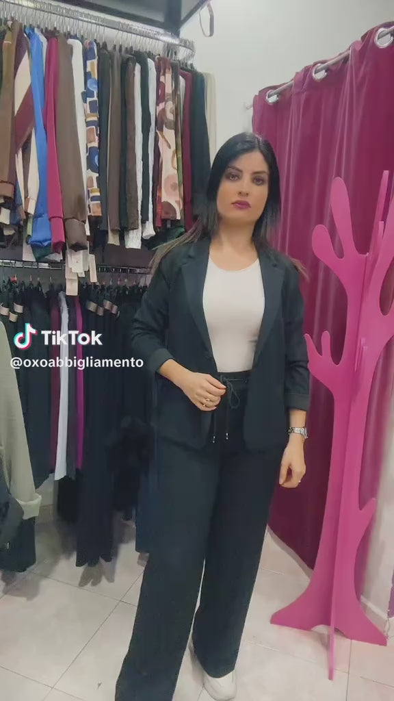 Abito lungo elegante in raso scuro